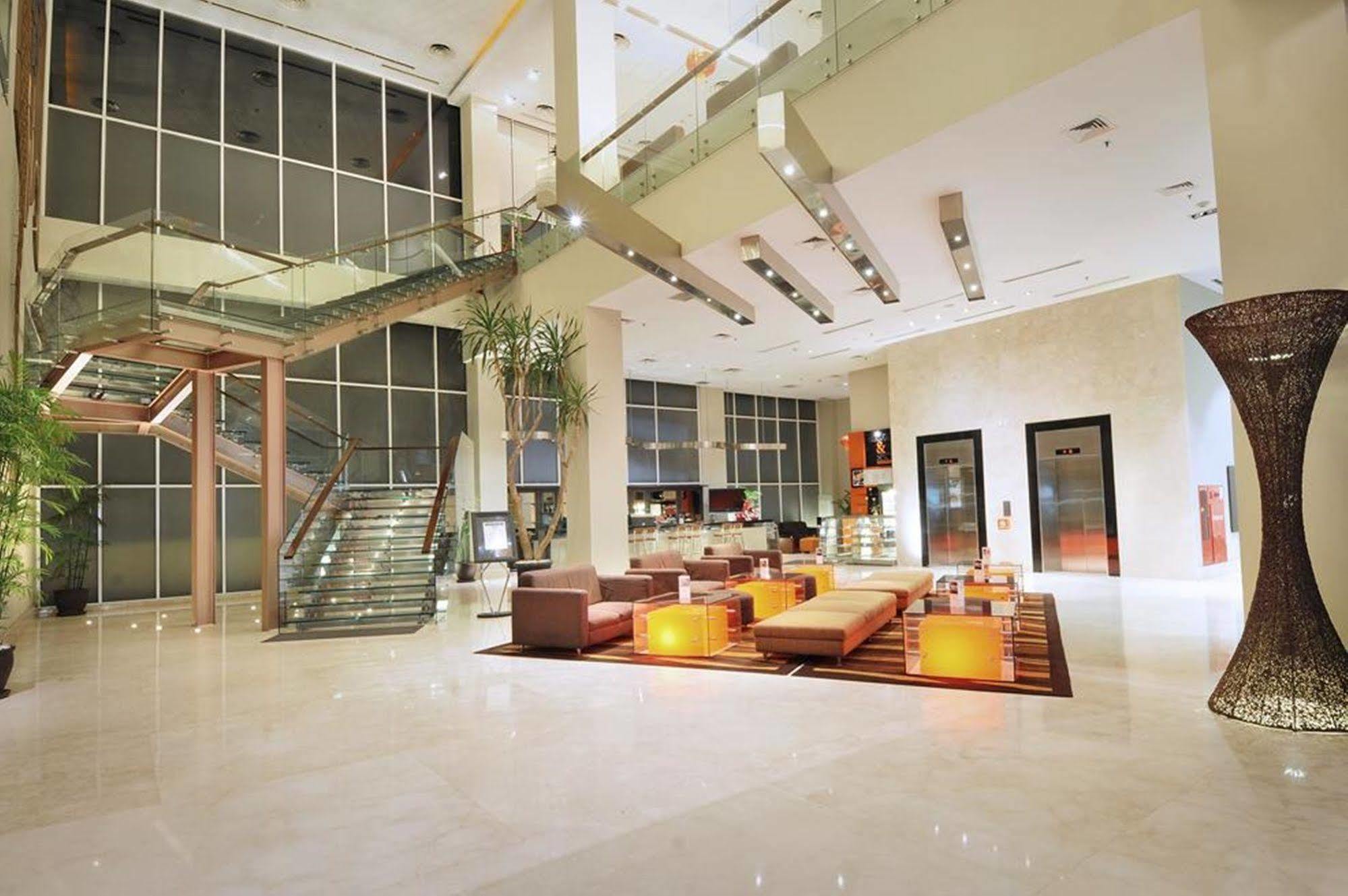 The Luxton Bandung Hotel Bagian luar foto