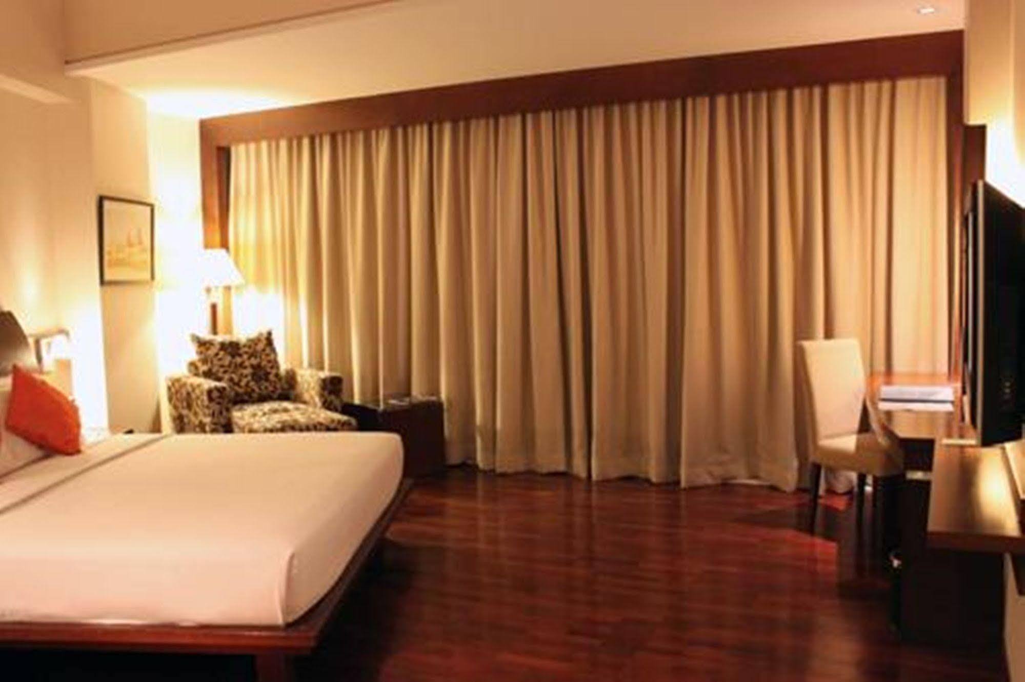 The Luxton Bandung Hotel Bagian luar foto