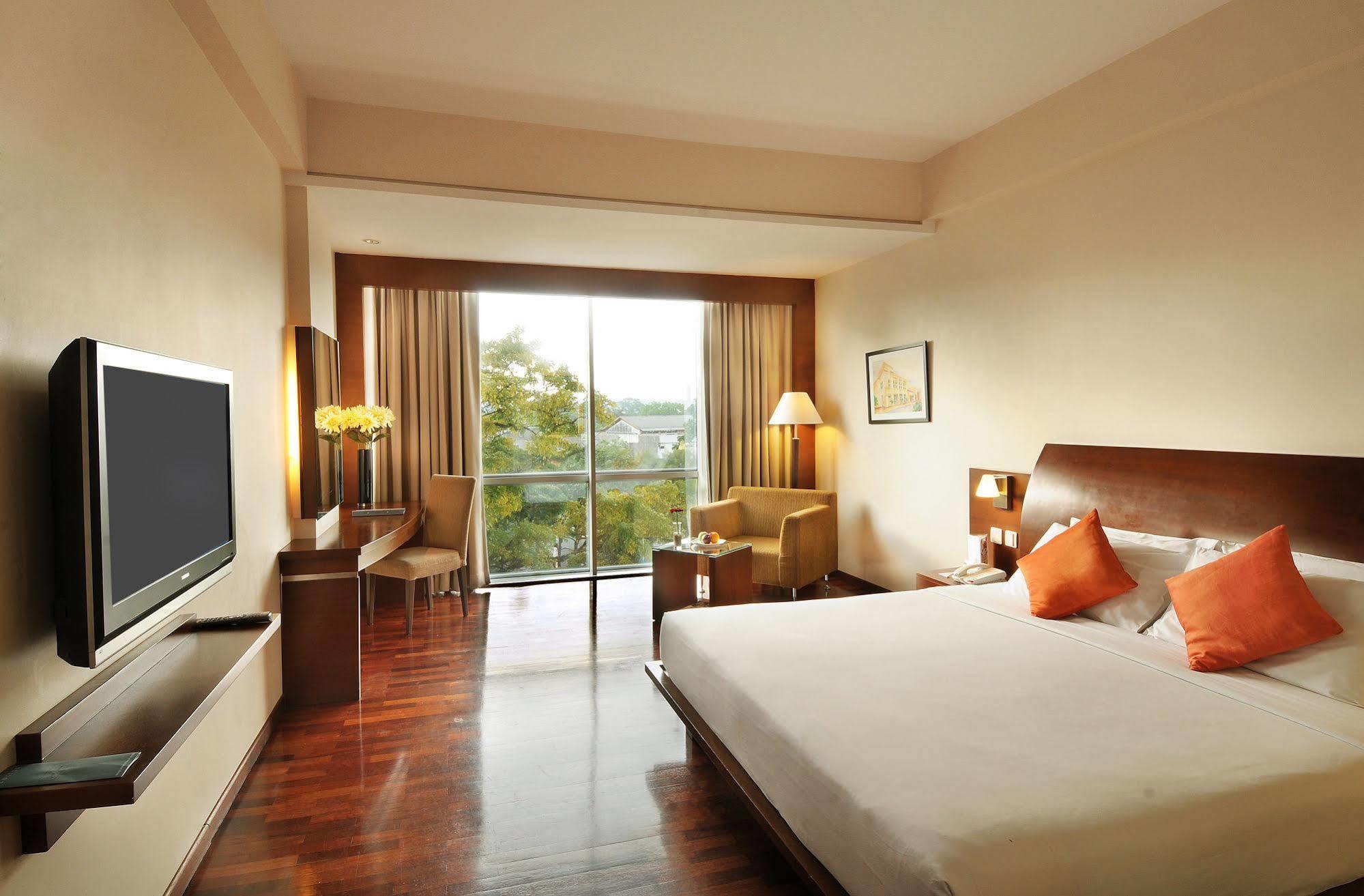 The Luxton Bandung Hotel Bagian luar foto