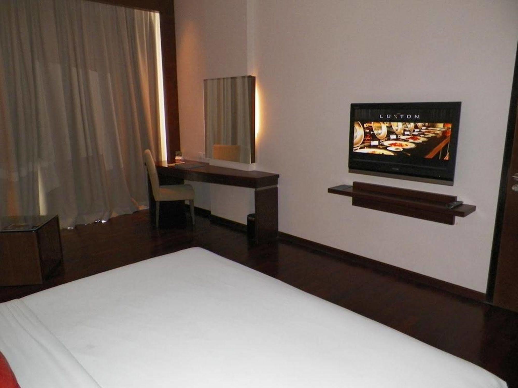 The Luxton Bandung Hotel Bagian luar foto